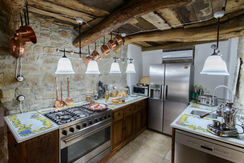 Il Rifugio - Pinelli Estate ica29030-the-pinelli-estate-kitchen-landscape.