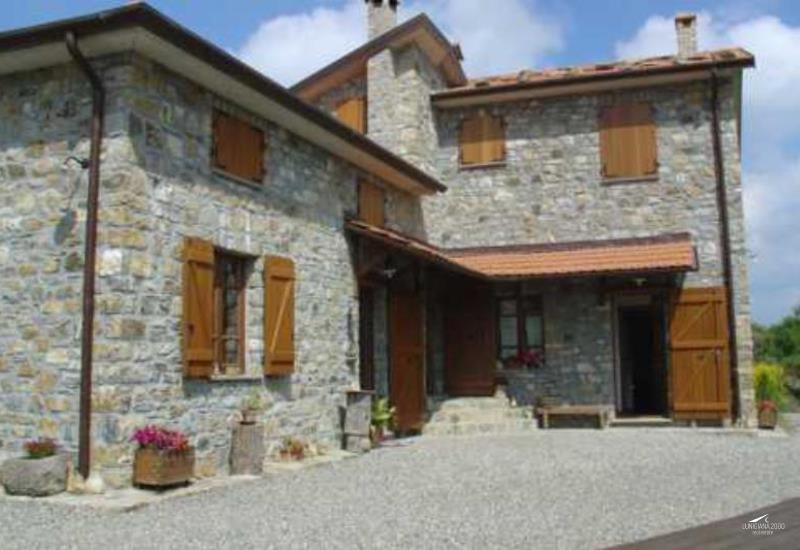 Superbly restored stone farmhouse with 6 hectares of land in Calice al Cornoviglio, Liguria1577970070_NMHA9F9_RGQ6O6m ilu36587-1577970070_NMHA9F9_RGQ6O6m.