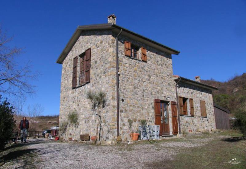 Superbly restored stone farmhouse with 6 hectares of land in Calice al Cornoviglio, Liguria1577970070_Uf87p8E_WKXPy2t ilu36587-1577970070_Uf87p8E_WKXPy2t.