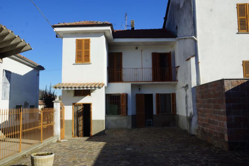 Small house in the centre villagecase-inpiemonte-piedmont-properties-real-estate-eli-anne-fabiana-1334-12-1 ipe35806-case-inpiemonte-piedmont-properties-real-estate-eli-anne-fabiana-1334-12-1.