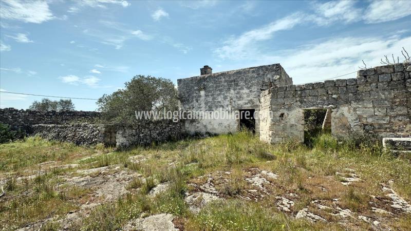 Ancient masseria to be restored for sale in Villa Castelli.14L2083IMG12 ipu37427-14L2083IMG12.