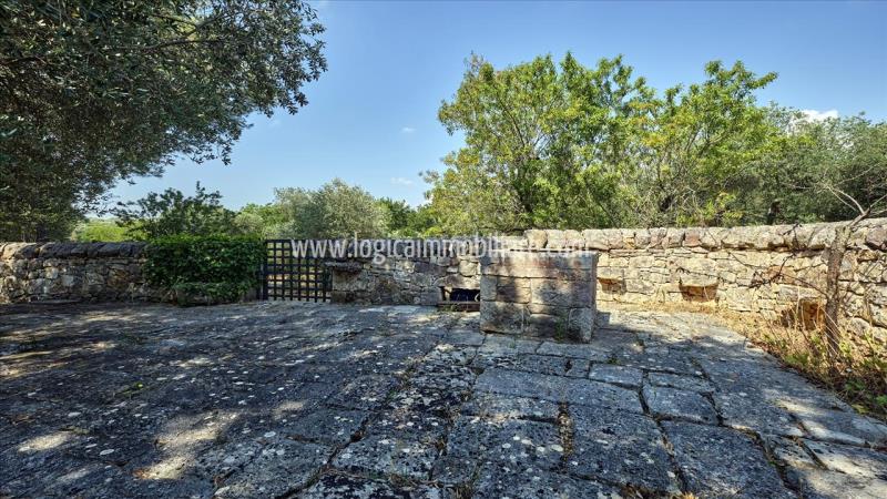 Property with trulli for sale in Ceglie Messapica.14L2087IMG21 ipu37429-14L2087IMG21.