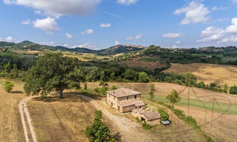 Details of Splendid Farmhouse On the Hills Of Montepulciano, Tuscany - ITU35525