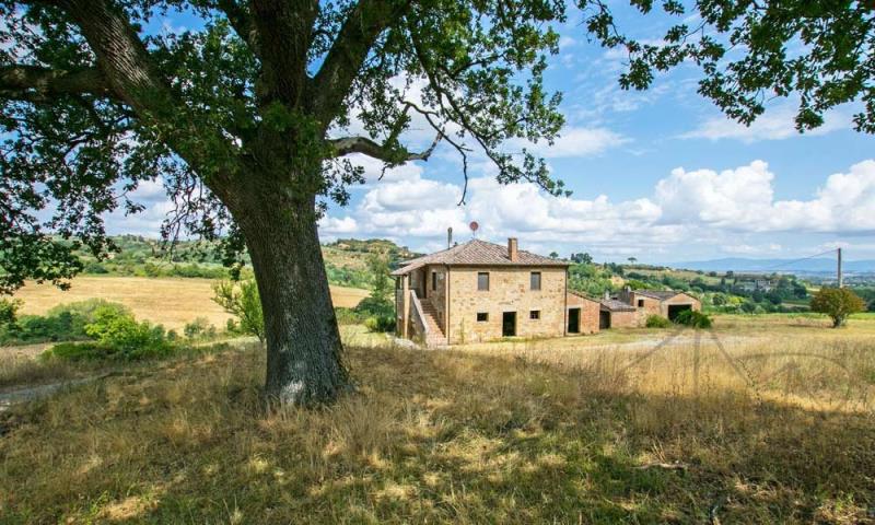 Splendid Farmhouse On the Hills Of Montepulciano, Tuscanyfarmhouse-montepulciano-tuscany-italy-010 itu35525-farmhouse-montepulciano-tuscany-italy-010.