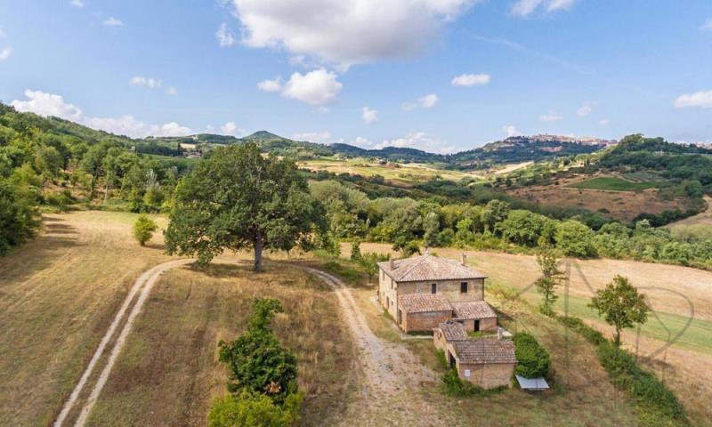 Splendid Farmhouse On the Hills Of Montepulciano, Tuscanyfarmhouse-montepulciano-tuscany-italy-03 itu35525-farmhouse-montepulciano-tuscany-italy-03.