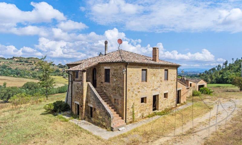 Splendid Farmhouse On the Hills Of Montepulciano, Tuscanyfarmhouse-montepulciano-tuscany-italy-04 itu35525-farmhouse-montepulciano-tuscany-italy-04.