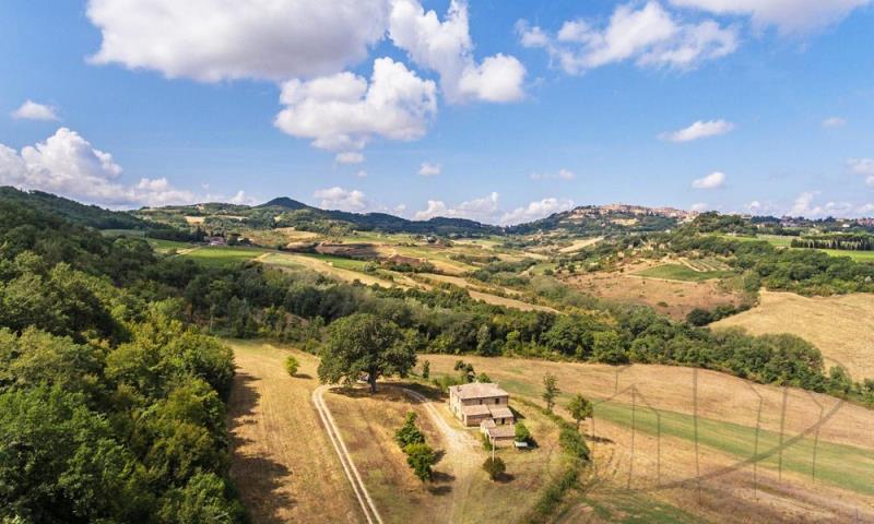 Splendid Farmhouse On the Hills Of Montepulciano, Tuscanyfarmhouse-montepulciano-tuscany-italy-05 itu35525-farmhouse-montepulciano-tuscany-italy-05.
