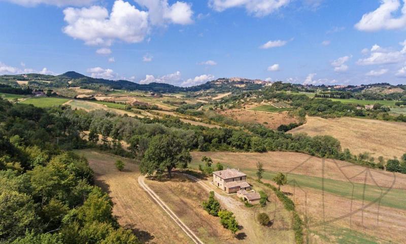 Splendid Farmhouse On the Hills Of Montepulciano, Tuscanyfarmhouse-montepulciano-tuscany-italy-07 itu35525-farmhouse-montepulciano-tuscany-italy-07.