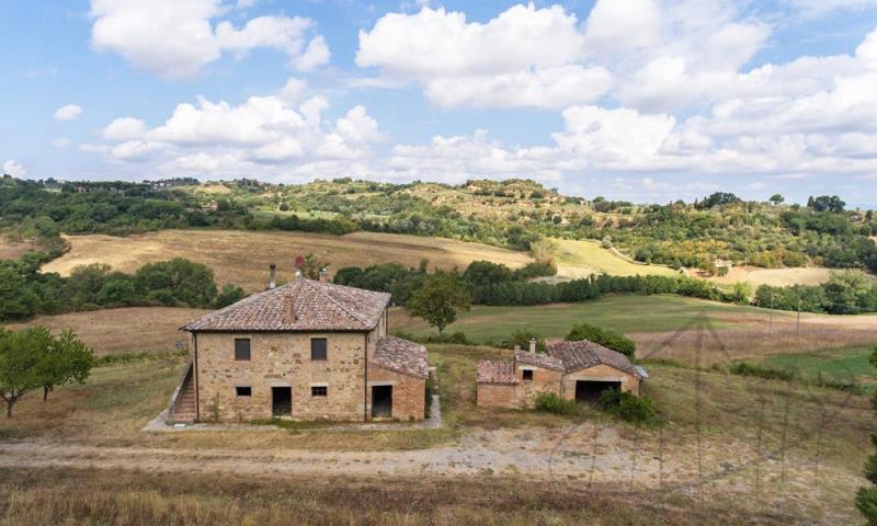 Splendid Farmhouse On the Hills Of Montepulciano, Tuscanyfarmhouse-montepulciano-tuscany-italy-09 itu35525-farmhouse-montepulciano-tuscany-italy-09.