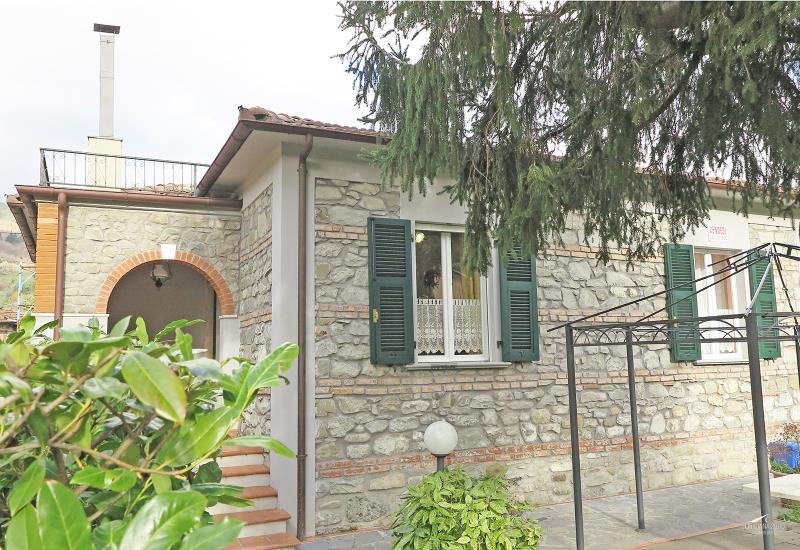 Details of Detached stone house in Minucciano, Tuscany - ITU36588