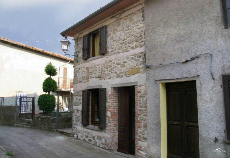 Details of Typical restored semi-detached stone house with courtyard and terrace in Minucciano, Tuscany - ITU36592