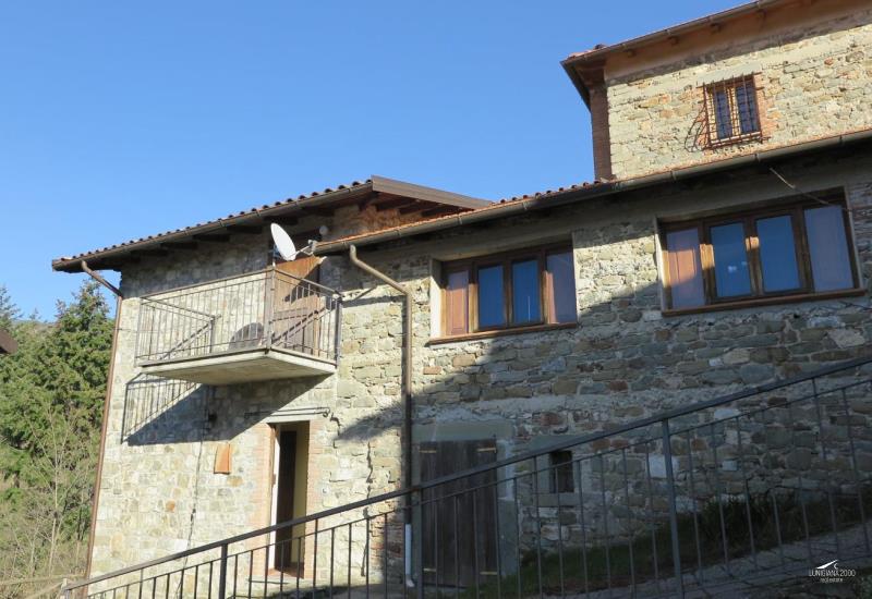 Two restored houses with courtyard and garden in Minucciano, Tuscany1577970871_FNIGj4R_DXrKFEF itu36595-1577970871_FNIGj4R_DXrKFEF.