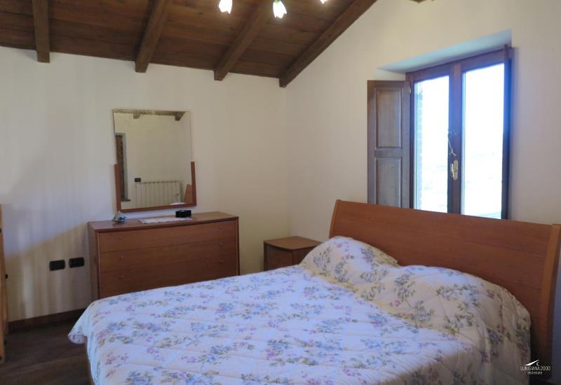 Two restored houses with courtyard and garden in Minucciano, Tuscany1577970872_RiLr2Nc_1ZZ6byI itu36595-1577970872_RiLr2Nc_1ZZ6byI.