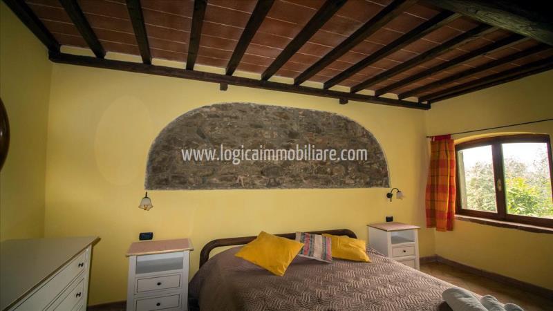 Panoramic property for sale in Valdarno.14L2081IMG12 itu37425-14L2081IMG12.
