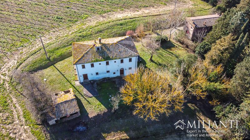 Farmhouse with barn and outbuilding in panoramic location itu38400-63e667d2b85037.35999952-DJI_0096.