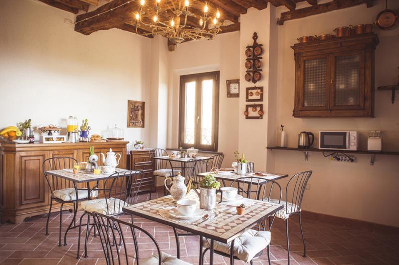 Renovated building used as a B&b with land and annex . itu38403-6408c391dcda11.83315164-BedAndBreakfast_PartinoDiPalaia_Sala-Comune_6.