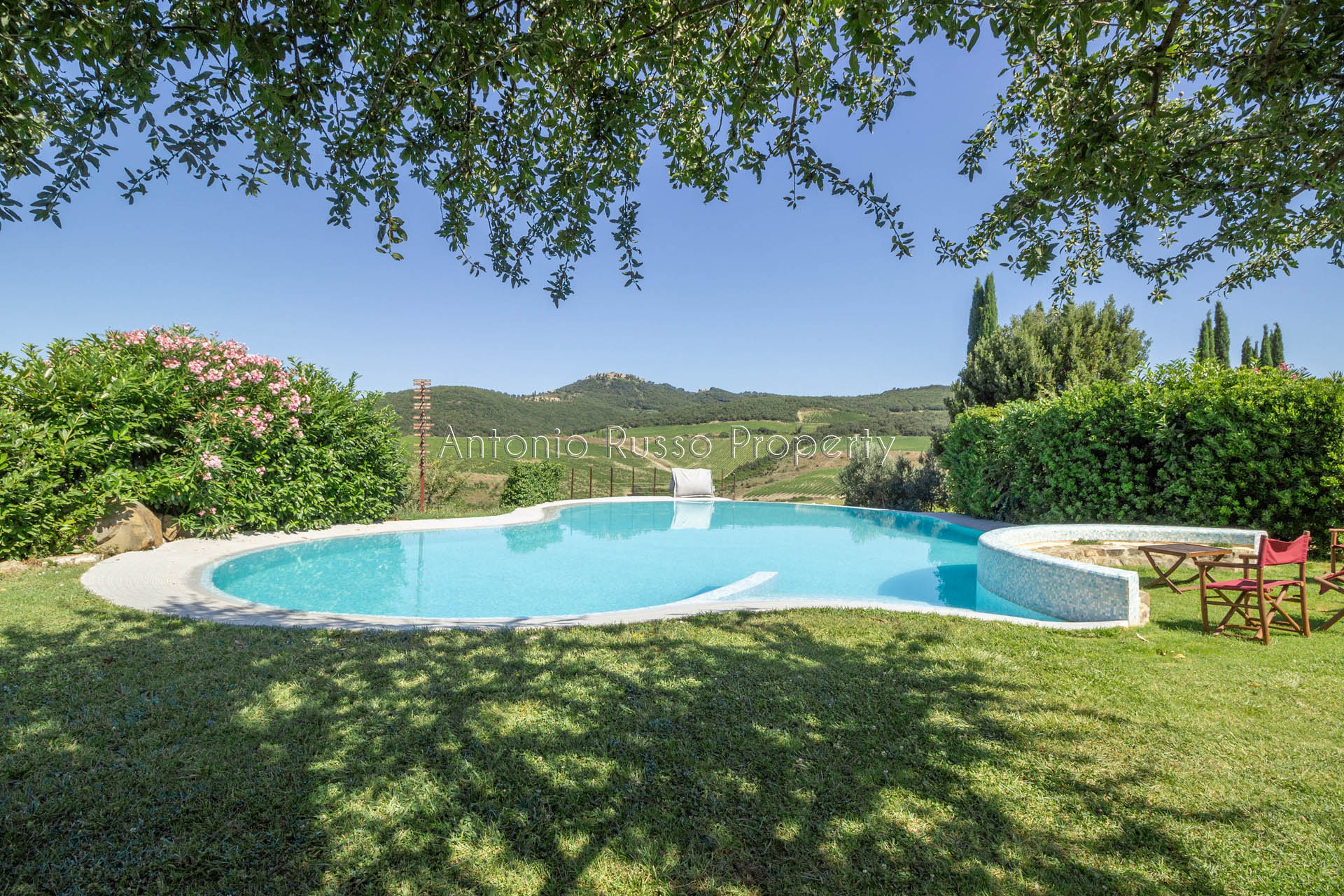 Charming farmhouse with Brunello vineyard for sale in Val d OrciaBrunello-di-Montalcino-12 itu38722-Brunello-di-Montalcino-12.