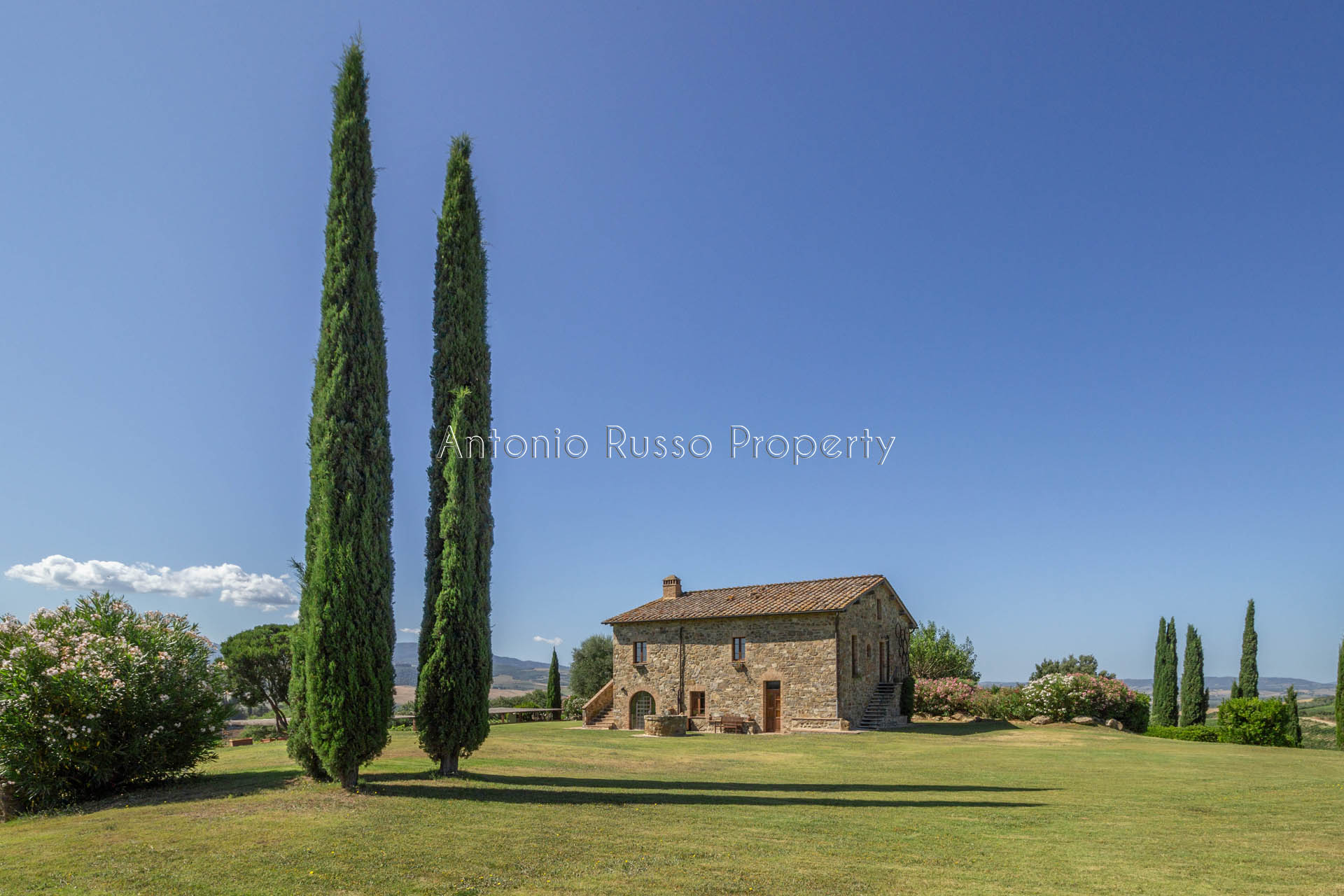 Charming farmhouse with Brunello vineyard for sale in Val d OrciaBrunello-di-Montalcino-14 itu38722-Brunello-di-Montalcino-14.