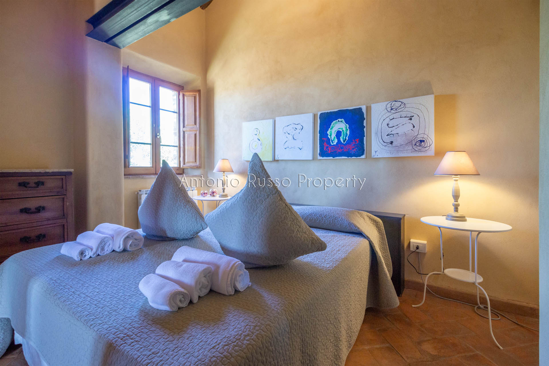 Charming farmhouse with Brunello vineyard for sale in Val d OrciaBrunello-di-Montalcino-23a itu38722-Brunello-di-Montalcino-23a.