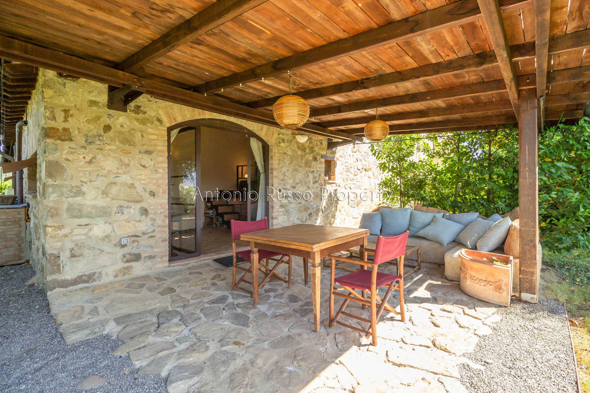 Charming farmhouse with Brunello vineyard for sale in Val d OrciaBrunello-di-Montalcino-26 itu38722-Brunello-di-Montalcino-26.