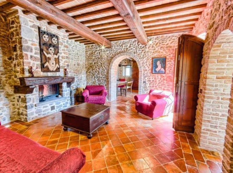 Charming Villa With Medieval Towers Near Spoleto, Umbriaium35526-2022-03-villa-towers-spoleto-umbria-italy-luxury-012-758x564 ium35526-2022-03-villa-towers-spoleto-umbria-italy-luxury-012-758x564.