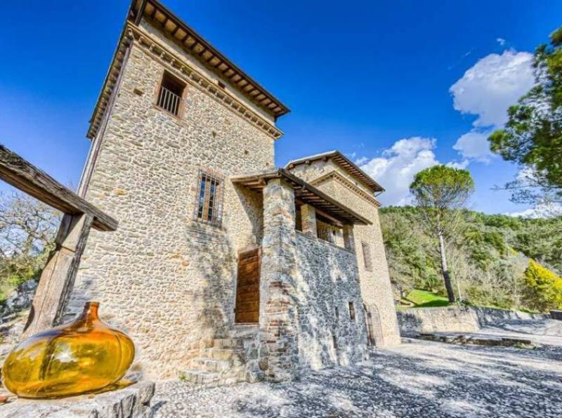 Charming Villa With Medieval Towers Near Spoleto, Umbriaium35526-2022-03-villa-towers-spoleto-umbria-italy-luxury-02-758x564 ium35526-2022-03-villa-towers-spoleto-umbria-italy-luxury-02-758x564.