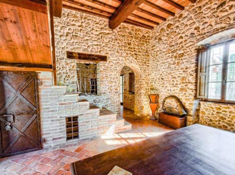 Charming Villa With Medieval Towers Near Spoleto, Umbriaium35526-2022-03-villa-towers-spoleto-umbria-italy-luxury-027-758x564 ium35526-2022-03-villa-towers-spoleto-umbria-italy-luxury-027-758x564.