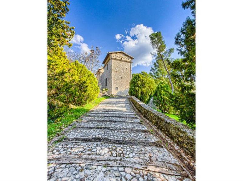 Charming Villa With Medieval Towers Near Spoleto, Umbriaium35526-2022-03-villa-towers-spoleto-umbria-italy-luxury-04-758x564 ium35526-2022-03-villa-towers-spoleto-umbria-italy-luxury-04-758x564.