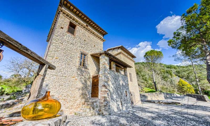 Charming Villa With Medieval Towers Near Spoleto, Umbriavilla-towers-spoleto-umbria-italy-luxury-02 ium35526-villa-towers-spoleto-umbria-italy-luxury-02.