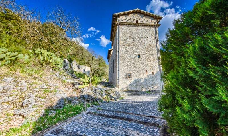 Charming Villa With Medieval Towers Near Spoleto, Umbriavilla-towers-spoleto-umbria-italy-luxury-03 ium35526-villa-towers-spoleto-umbria-italy-luxury-03.