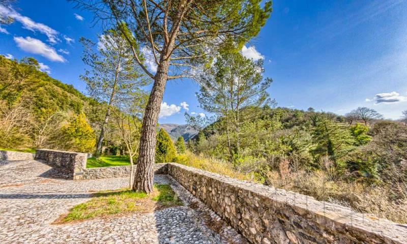 Charming Villa With Medieval Towers Near Spoleto, Umbriavilla-towers-spoleto-umbria-italy-luxury-05 ium35526-villa-towers-spoleto-umbria-italy-luxury-05.