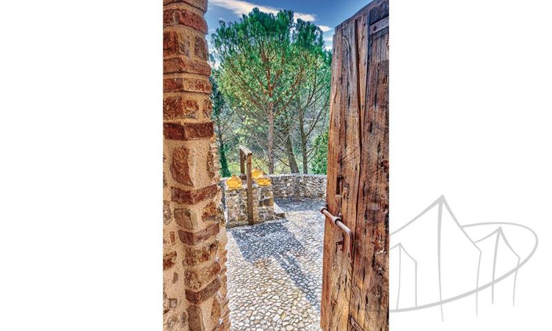 Charming Villa With Medieval Towers Near Spoleto, Umbriavilla-towers-spoleto-umbria-italy-luxury-08 ium35526-villa-towers-spoleto-umbria-italy-luxury-08.