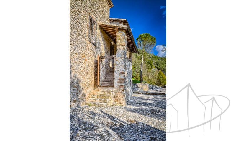 Charming Villa With Medieval Towers Near Spoleto, Umbriavilla-towers-spoleto-umbria-italy-luxury-09 ium35526-villa-towers-spoleto-umbria-italy-luxury-09.